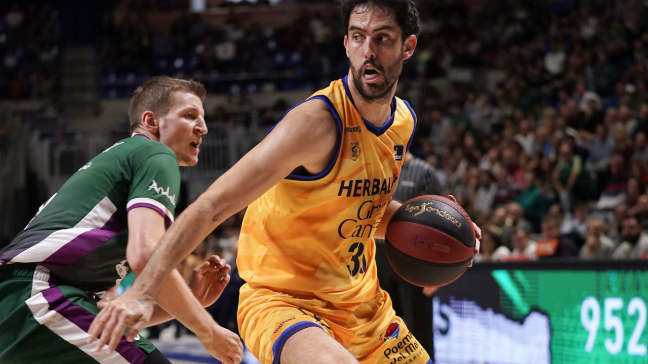  RS192297_J12 UNI-HGC Firmar acb Photo - M Pozo-lpr