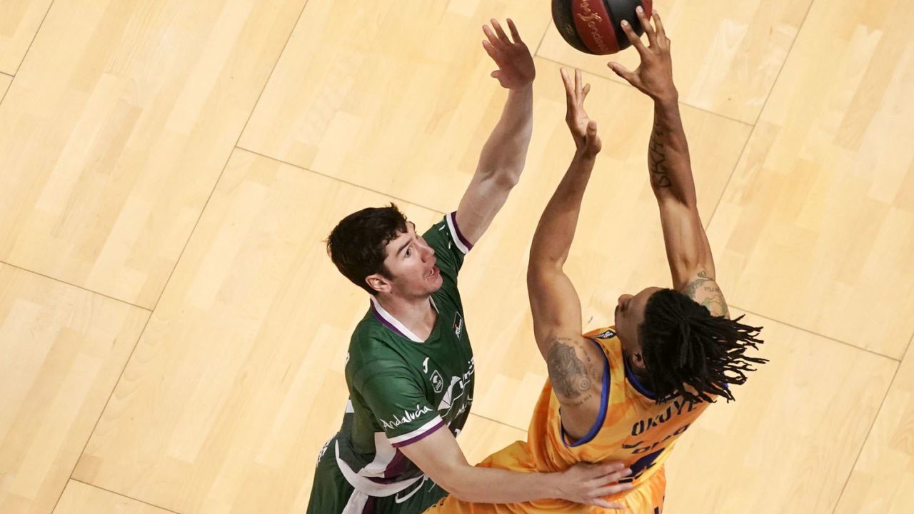  RS192273_J12 UNI-HGC Firmar acb Photo - M Pozo-lpr
