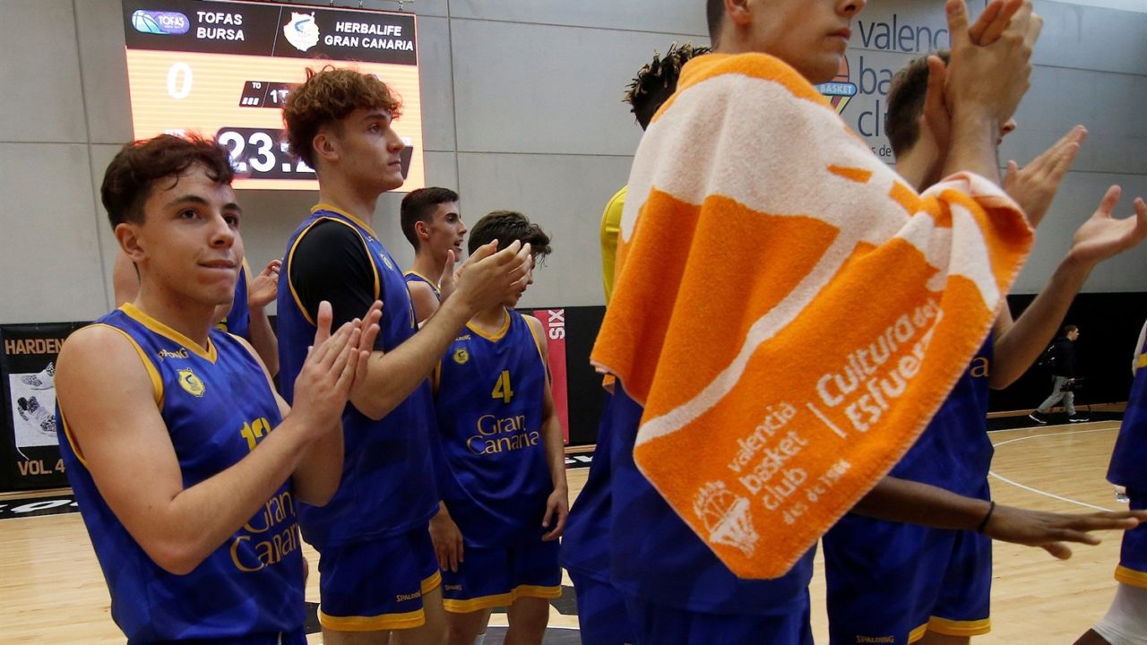  u18-herbalife-gran-canaria-celebrates-angt-valencia-2019-20-photo-miguel-angel-polo-jt19
