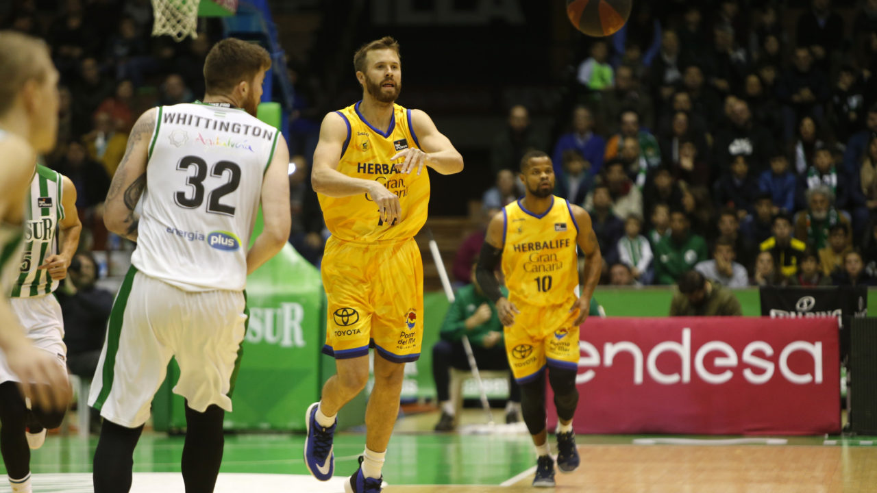  RS198963_Coosur Betis - Herbalife Gran Canaria - Fernando Ruso - 16771-lpr