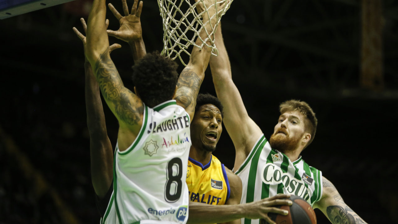  RS198987_Coosur Betis - Herbalife Gran Canaria - Fernando Ruso - 16780-lpr