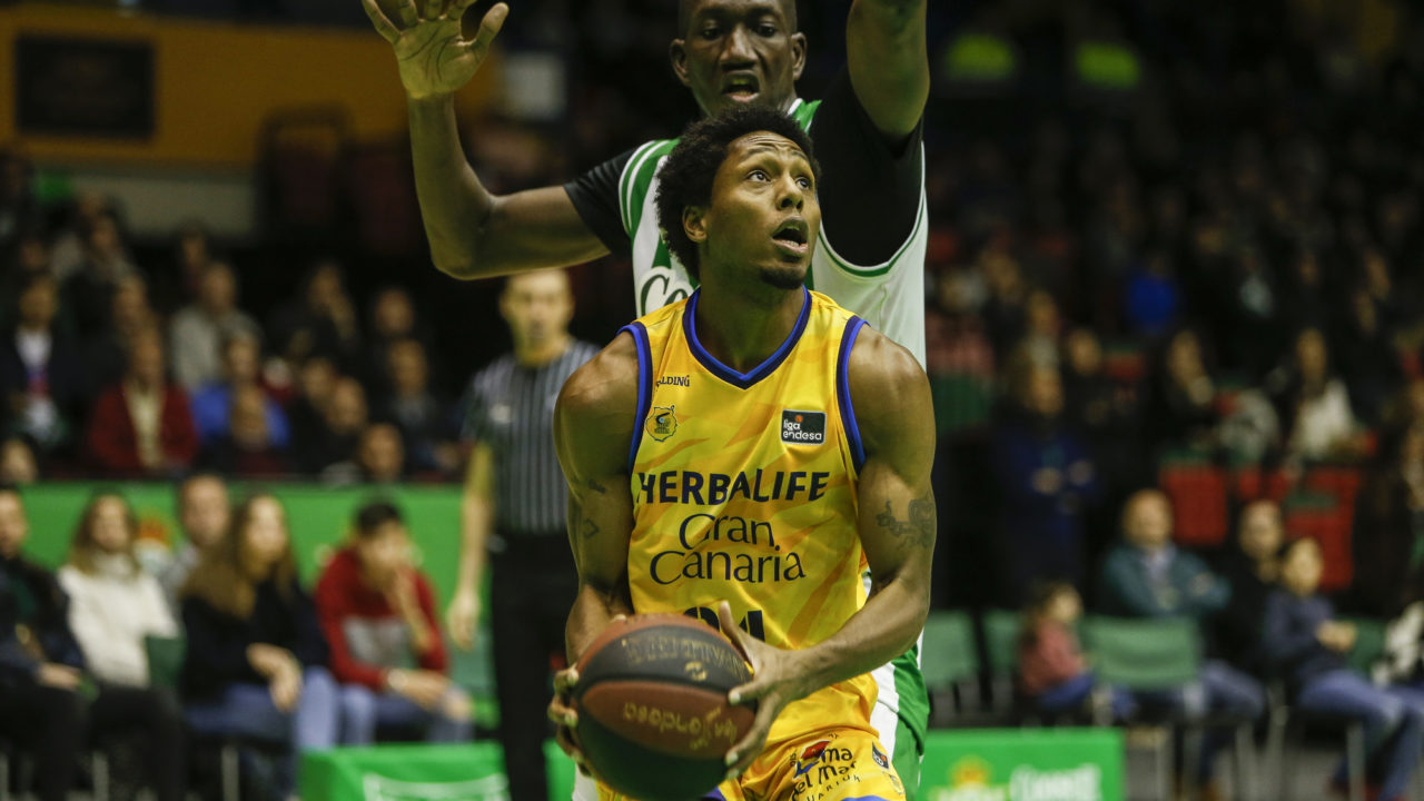  RS198984_Coosur Betis - Herbalife Gran Canaria - Fernando Ruso - 16779-lpr