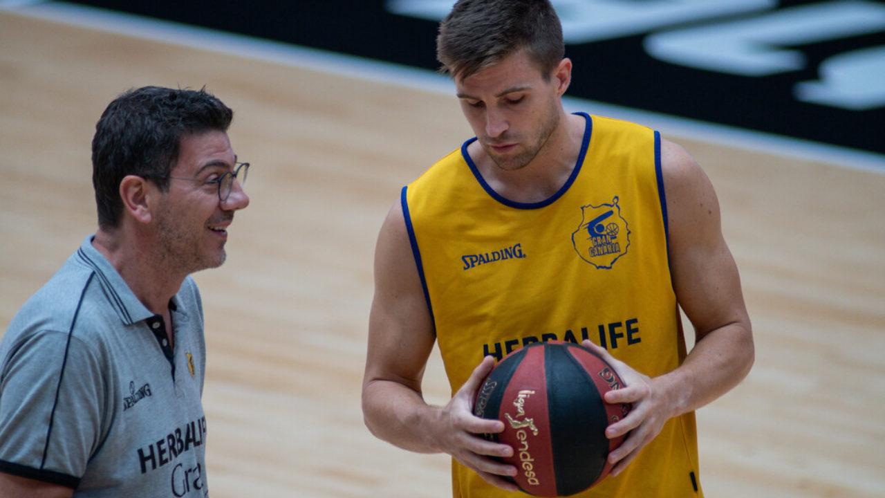  RS264948_Firmar acb Photo - JM Casares-scr