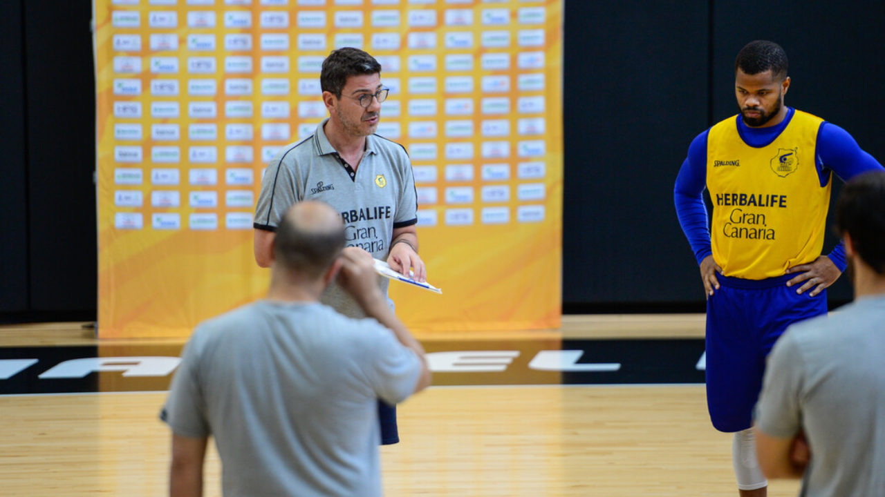  RS265494_Firmar ACB Photo - JM Casares-scr