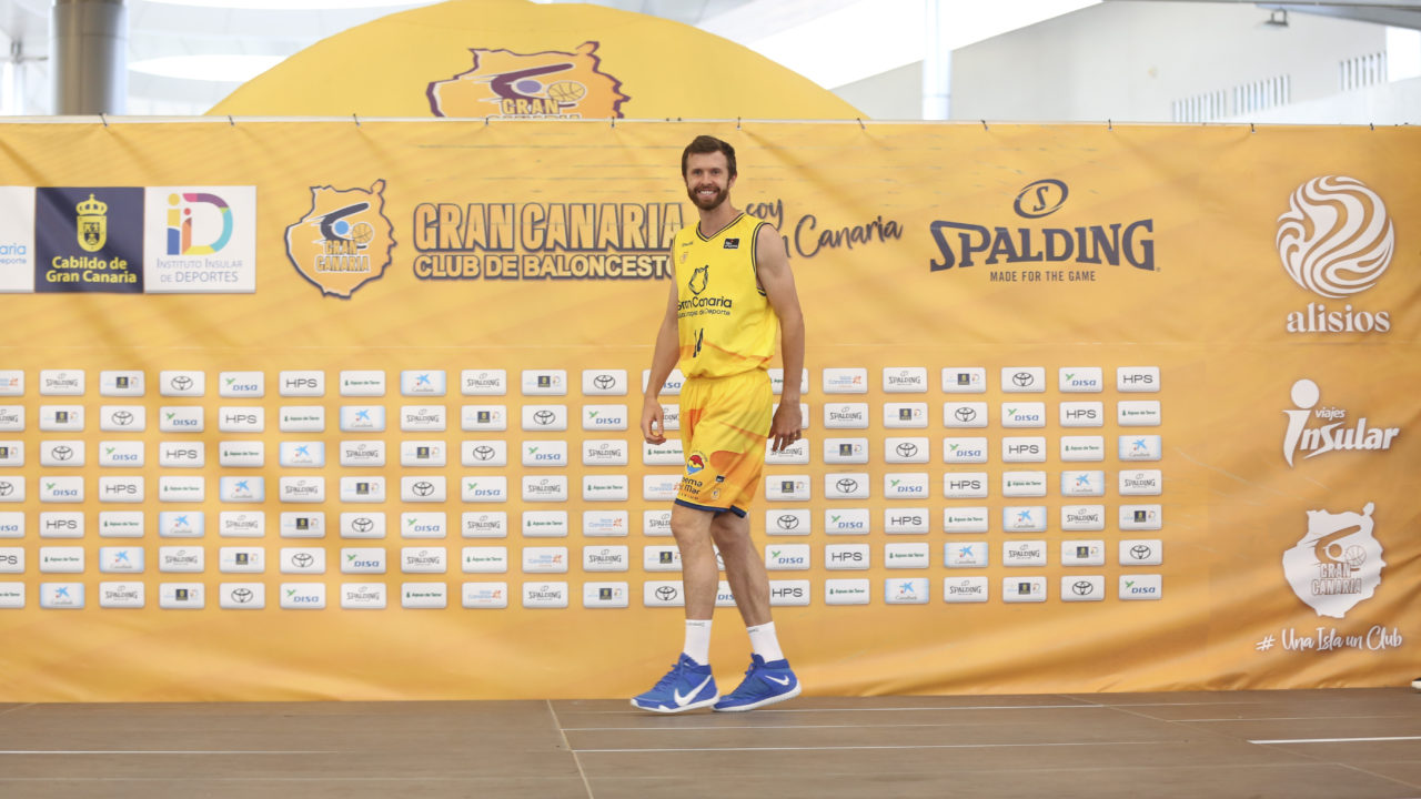  230822_PRESENTACION EQUIPACIONES_082