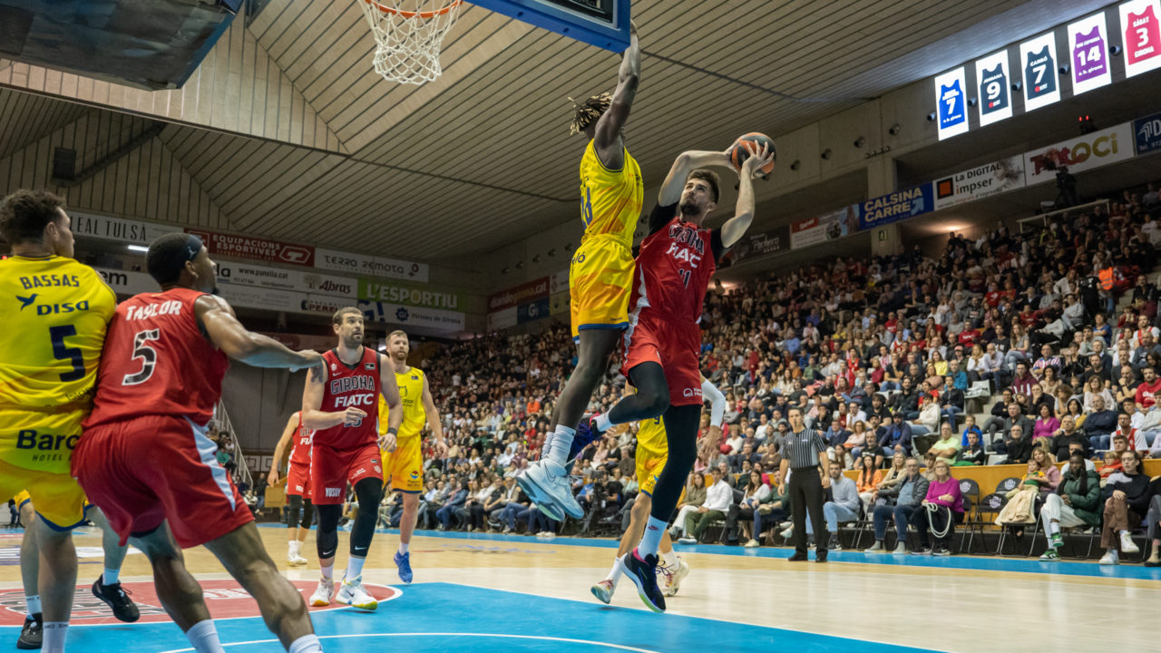  RS479406_J8 GIR-GCA Firmar acb Photo - S Gerones