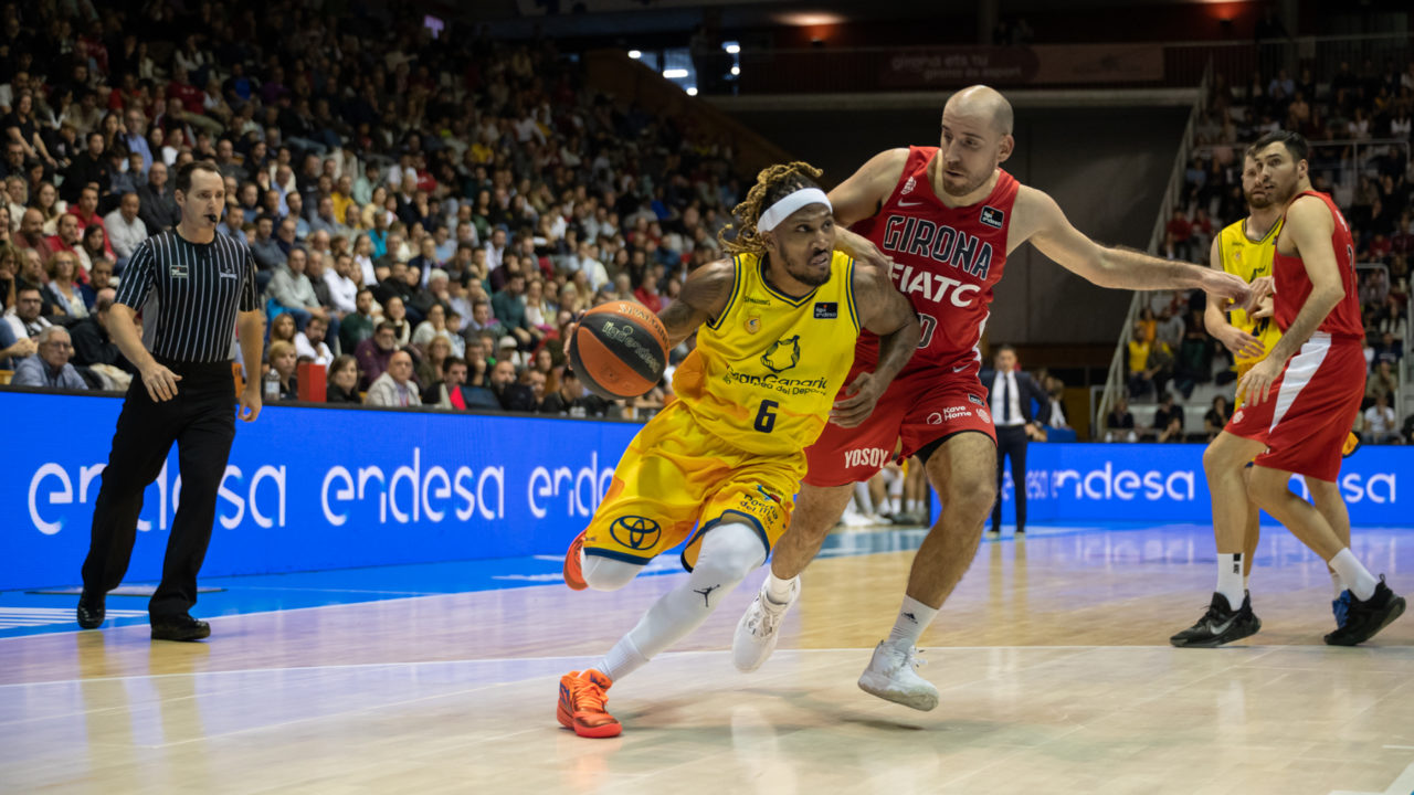  RS479404_J8 GIR-GCA Firmar acb Photo - S Gerones