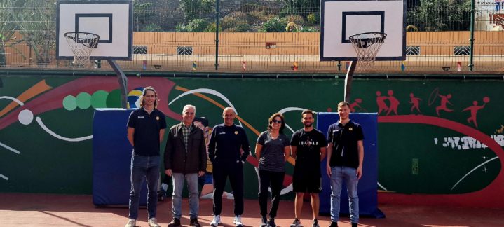 Recibimiento del equipo del CB Gran Canaria en el CEIP Giner de los Ríos.