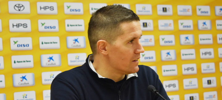 Jaka Lakovic durante una rueda de prensa sobre el próximo partido del club.
