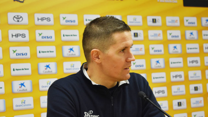 Jaka Lakovic durante una rueda de prensa sobre el próximo partido del club.
