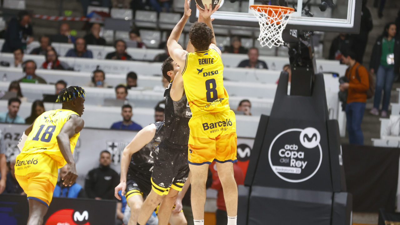  RS489793_acb Photo - E Cobos-lpr