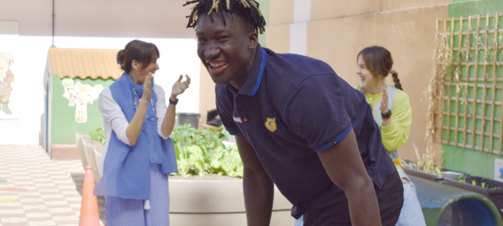 Participantes disfrutan en una actividad al aire libre del proyecto ""Mis vecinos en Senegal"".