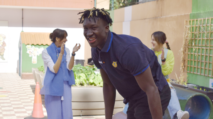 Participantes disfrutan en una actividad al aire libre del proyecto ""Mis vecinos en Senegal"".