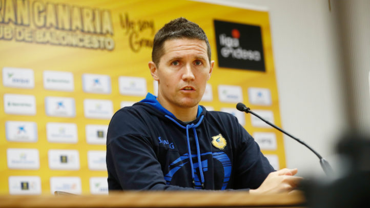 Jaka Lakovic durante una conferencia de prensa del Club Baloncesto Gran Canaria.