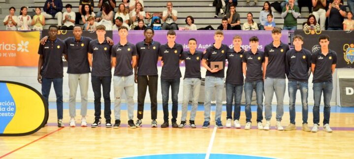Equipo cadete masculino del Gran Canaria en ceremonia de entrega de premios.