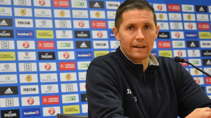 Jaka Lakovic durante una rueda de prensa sobre un próximo partido del equipo.