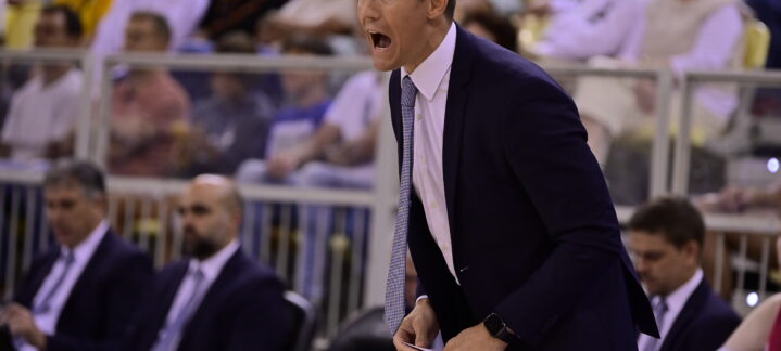 pero hemos subido el nivel en el último cuarto""",Entrenador vociferando desde la banda durante un partido de baloncesto.