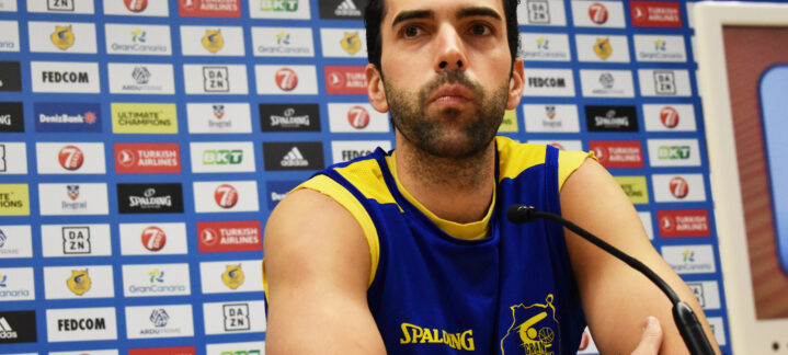 Vítor Benite en una rueda de prensa del Club Baloncesto Gran Canaria.