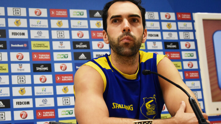 Vítor Benite en una rueda de prensa del Club Baloncesto Gran Canaria.