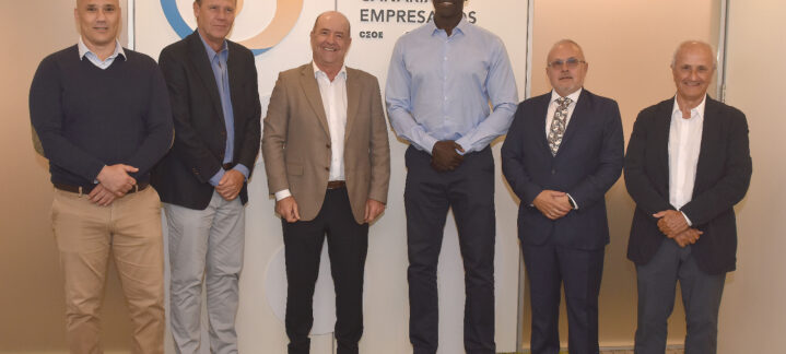 Encuentro de representantes del Club Baloncesto Gran Canaria y la Confederación Canaria.
