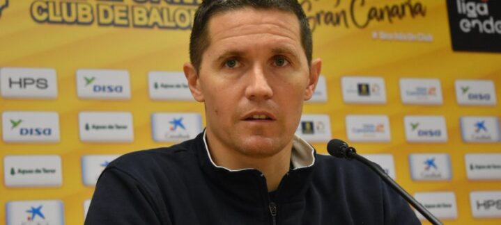 Jaka Lakovic durante una rueda de prensa en el Club Baloncesto Gran Canaria.