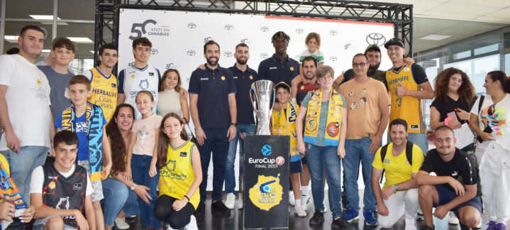 Vítor Benite y Jovan Kljajic, protagonistas en un 'meet&greet' en Toyota Canarias","Khalifa Diop, Vítor Benite y Jovan Kljajic en un encuentro con aficionados del club.