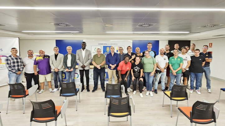 Reunión del Club Baloncesto Gran Canaria con representantes de clubes locales.