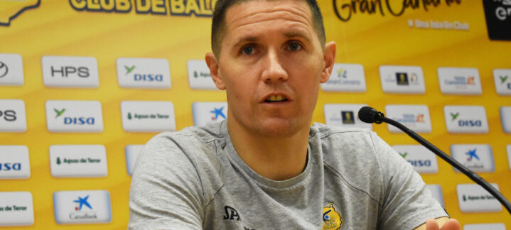 Entrenador Jaka Lakovic hablando en rueda de prensa del Club Baloncesto Gran Canaria.