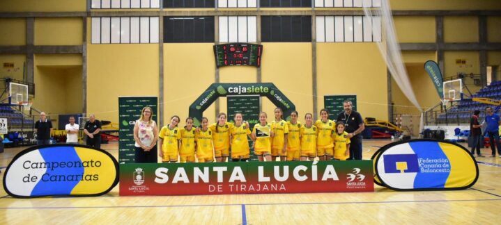 Jugadoras del minibasket femenino del Gran Canaria con trofeo en el Campeonato de Canarias.