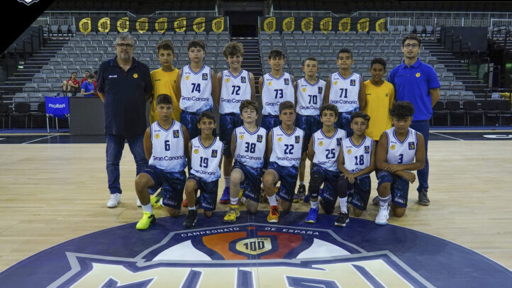 Equipo Gran Canaria Minibasket posando en el Campeonato de España de minibásquet.