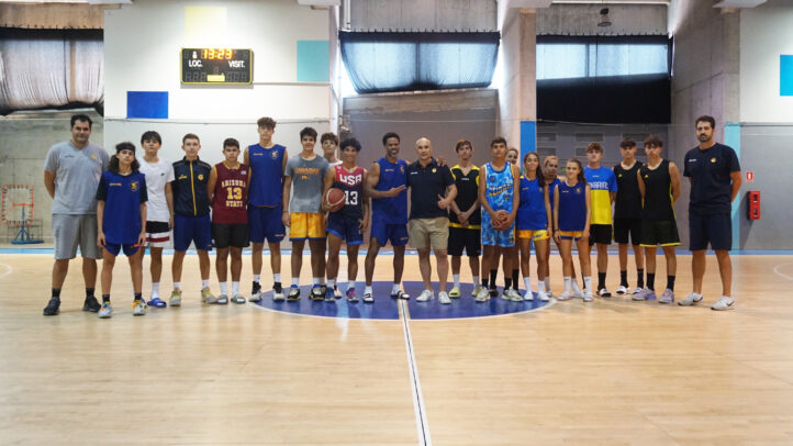 Jugadores y entrenadores del ‘Skills Development Camp Dorian Lee’ en el CB Gran Canaria.