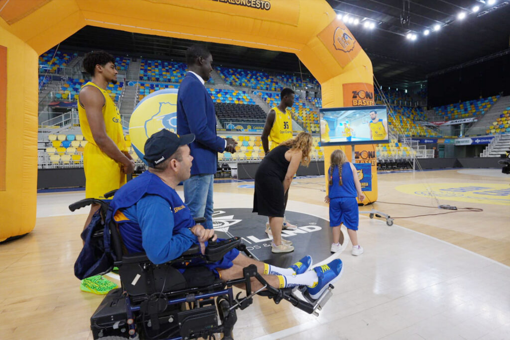 Participantes de la 3K Gran Canaria Accesible en un evento del CB Gran Canaria.