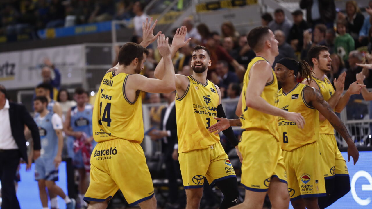 Jugadores del Dreamland Gran Canaria celebran tras un triunfo en la Copa del Rey.
