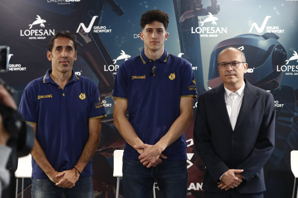 en su presentación en Grupo Newport: ""Este equipo tiene muy buena química""",Presentación de Amar Gegic con el staff del Club Baloncesto Gran Canaria.