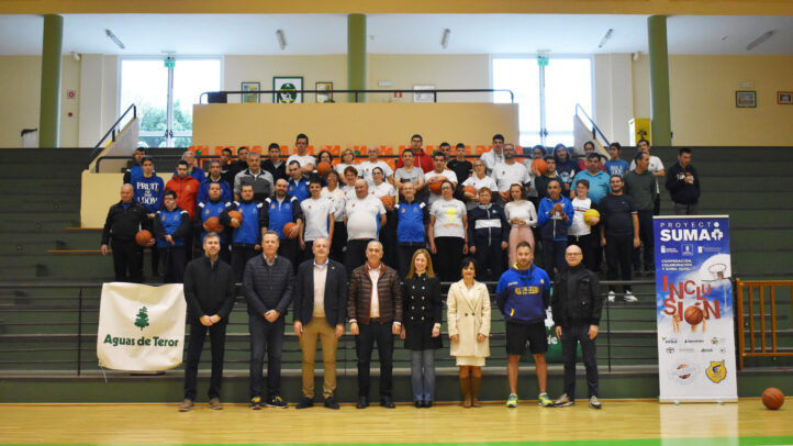 Grupo de participantes y representantes en la presentación del Proyecto SUMA del CB Gran Canaria.