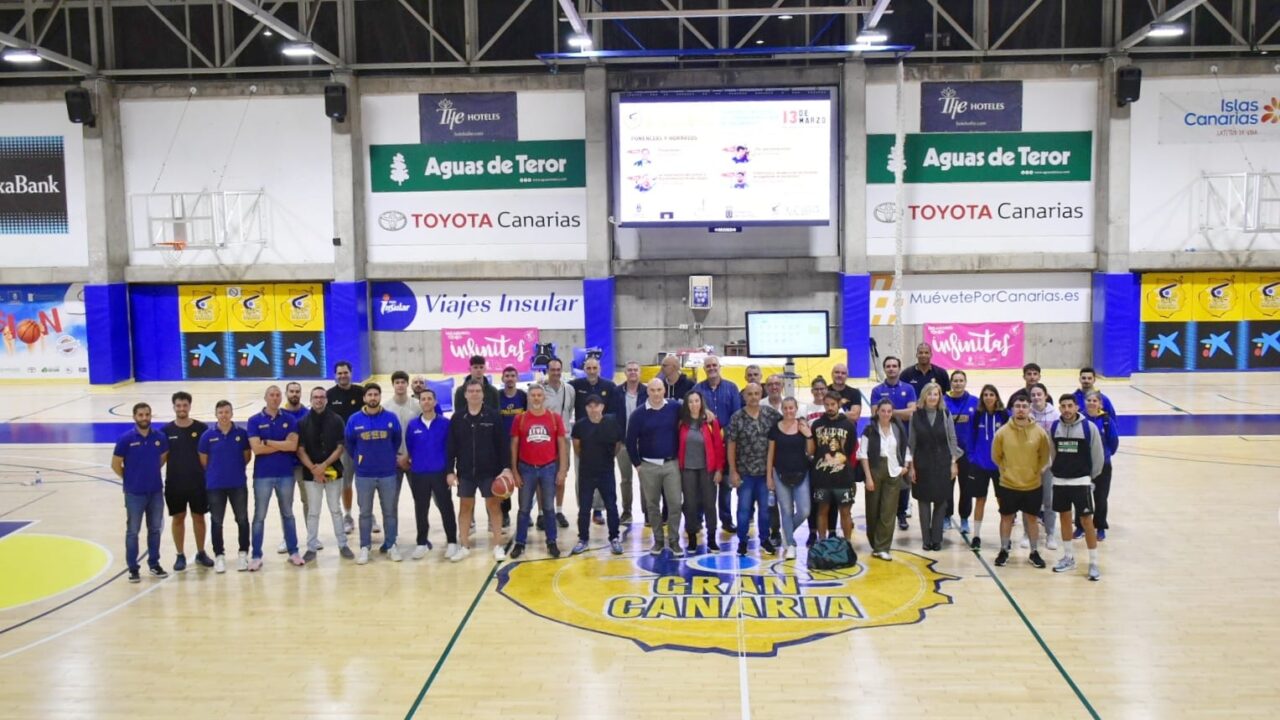 Participantes del I Clínic de Preparación Física y Fisioterapia en el Club Baloncesto Gran Canaria.