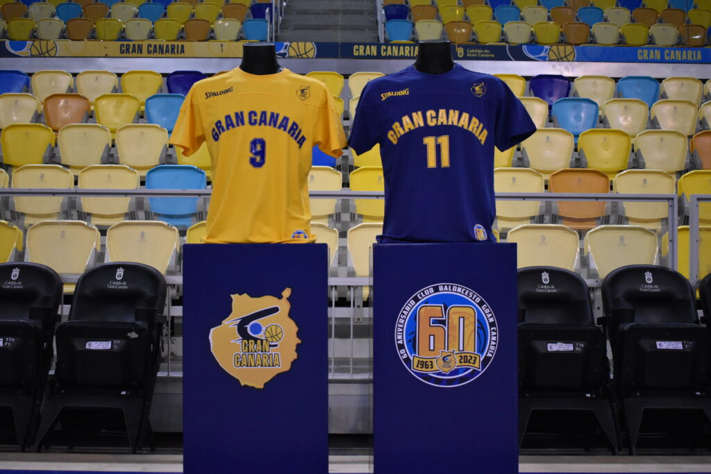 Dos camisetas del CB Gran Canaria, una amarilla con el número 9 y otra azul con el 11.