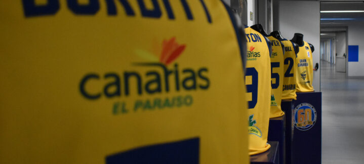 Jerseys del CB Gran Canaria expuestos en el evento por su 60 aniversario.
