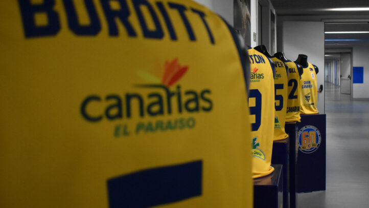 Jerseys del CB Gran Canaria expuestos en el evento por su 60 aniversario.