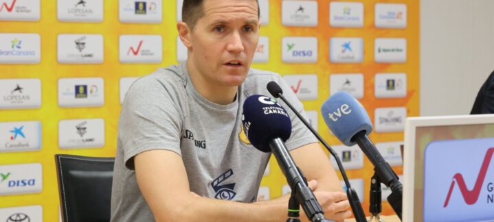 Lenovo Tenerife gana a todos""","Jaka Lakovic en rueda de prensa, hablando sobre el equipo de baloncesto.