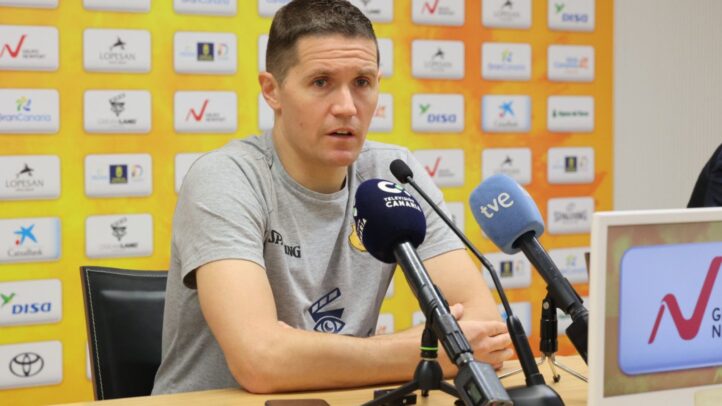 Lenovo Tenerife gana a todos""","Jaka Lakovic en rueda de prensa, hablando sobre el equipo de baloncesto.