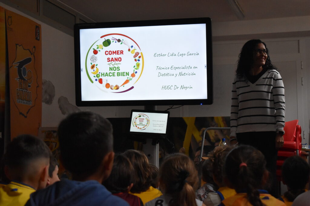 Actividad sobre alimentación saludable en el X Clinic de Semana Santa del Gran Canaria Club.