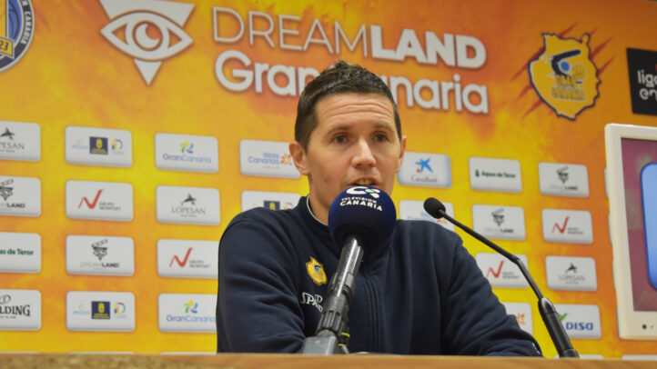 Entrenador Jaka Lakovic en rueda de prensa, hablando sobre el equipo Joventut.