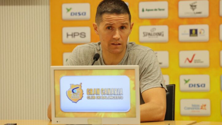 Jaka Lakovic en una rueda de prensa sobre la preparación del equipo.