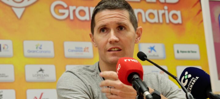 Jaka Lakovic hablando en una rueda de prensa del Club Baloncesto Gran Canaria.