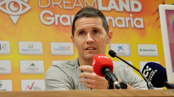 Jaka Lakovic hablando en una rueda de prensa del Club Baloncesto Gran Canaria.