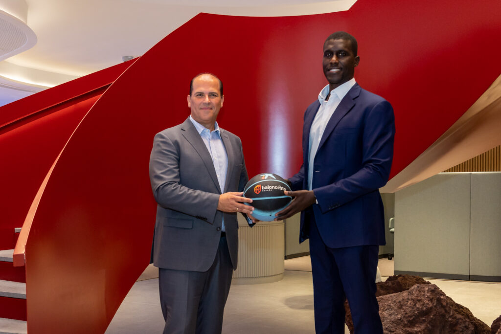 Ejecutivos del Club Baloncesto Gran Canaria presentan el nuevo patrocinio de CaixaBank.