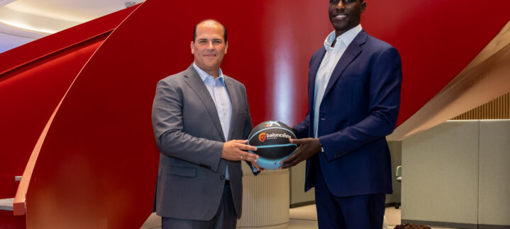 Ejecutivos del Club Baloncesto Gran Canaria presentan el nuevo patrocinio de CaixaBank.
