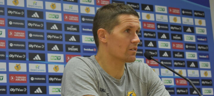 Jaka Lakovic habla en rueda de prensa sobre la preparación del equipo.