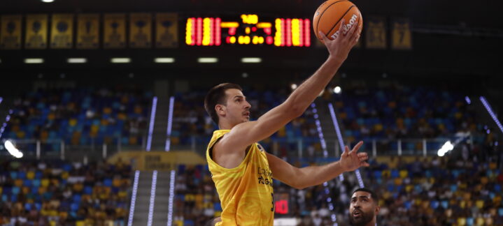 en diez claves",Jugador del Dreamland Gran Canaria lanzando al aro en un partido de baloncesto.